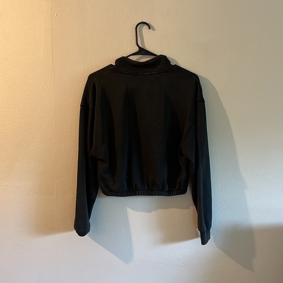 quarter zip black cropped sweatshirt - Picture 2 of 3